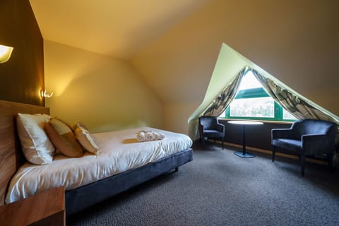 In-room safe, rollaway beds, free WiFi