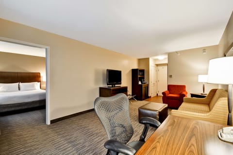 Room | Premium bedding, Select Comfort beds, in-room safe, desk