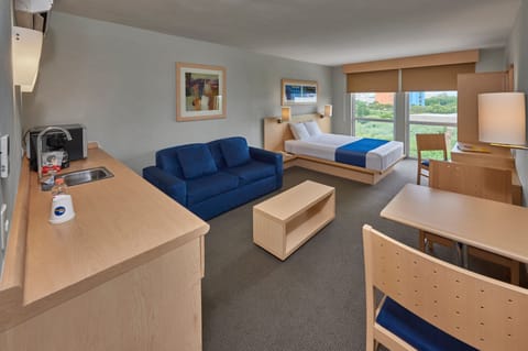 Suite, 1 Queen Bed with Sofa bed | Desk, iron/ironing board, free cribs/infant beds, free WiFi