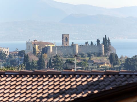 Roof, Skyline, City, Metropolitan Area, Urban Area, Sky, Landmark, Human Settlement, Town, Cityscape