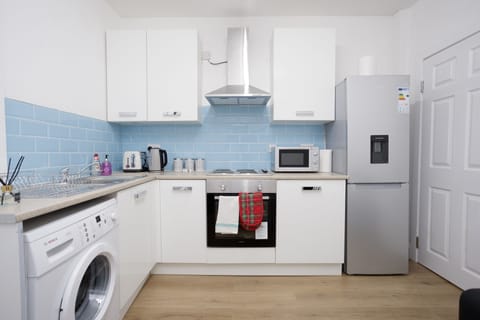 Standard Apartment, Private Bathroom (Flat 4) | Private kitchen