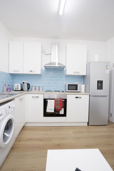 Standard Apartment, Private Bathroom (Flat 4) | Private kitchen