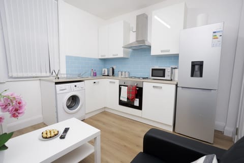 Standard Apartment, Private Bathroom (Flat 4) | Shared kitchen