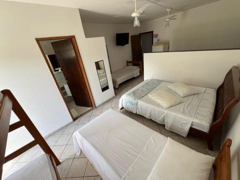 Suíte Standard p/ 8 pessoas | Desk, free WiFi, bed sheets