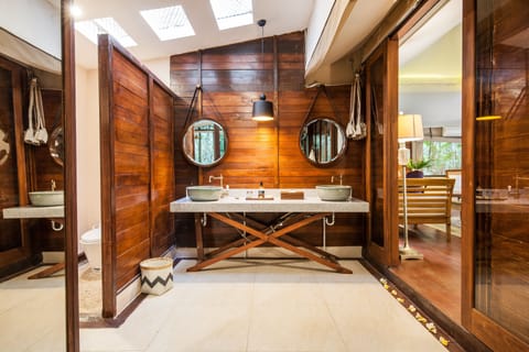 Royal Suite Tent | Bathroom sink