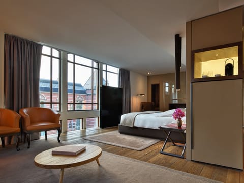 Junior Suite (Grand) | Frette Italian sheets, premium bedding, down comforters, minibar