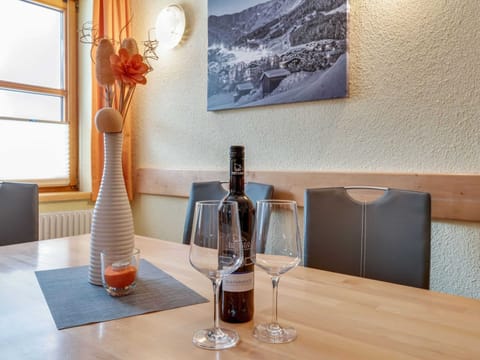 Apartment | Dining