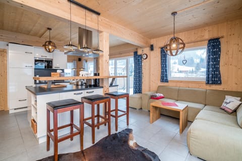 Chalet | Private kitchen | Microwave, stovetop, coffee/tea maker