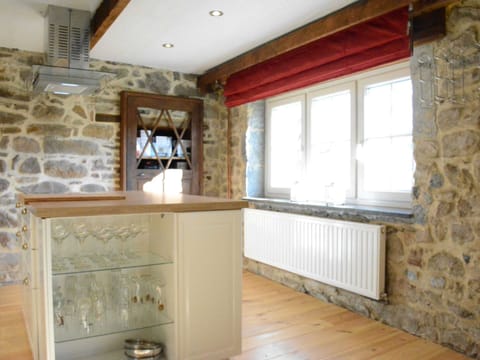 House | Private kitchen | Cookware/dishes/utensils