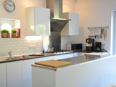 House | Private kitchen | Fridge, highchair