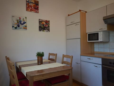 House | Private kitchen | Stovetop, highchair