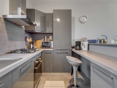 Apartment | Private kitchen | Electric kettle, toaster