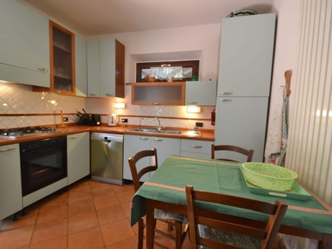 Villa | Private kitchen | Stovetop, highchair