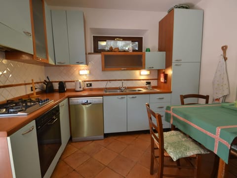 Villa | Private kitchen | Stovetop, highchair