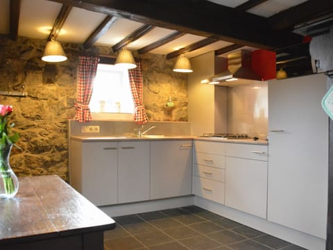 Cottage | Private kitchen | Microwave, highchair