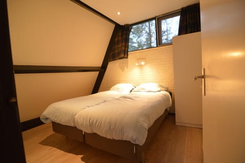 House | 3 bedrooms, individually furnished, bed sheets