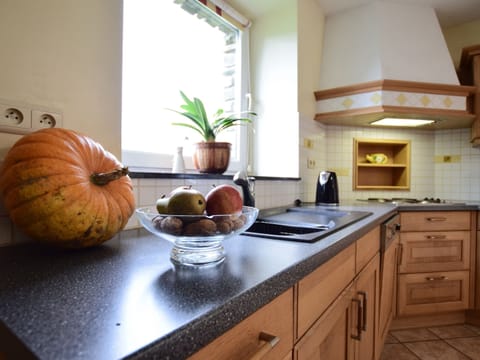 Cottage | Private kitchen | Highchair