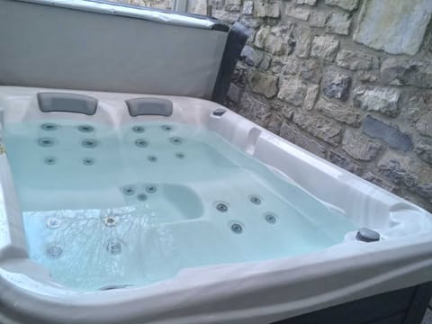 Cottage | Property amenity