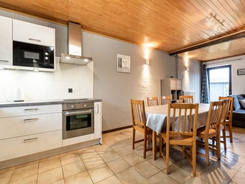 Cottage | Private kitchen | Microwave, dishwasher, highchair