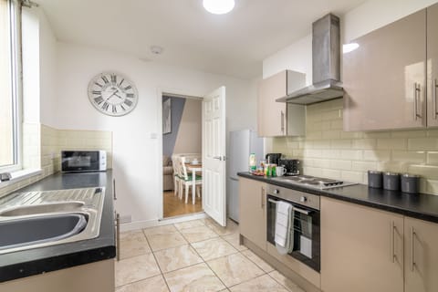 PLATFORM Fishing Quarter Apartment 1 | Private kitchen | Full-size fridge, microwave, oven, stovetop