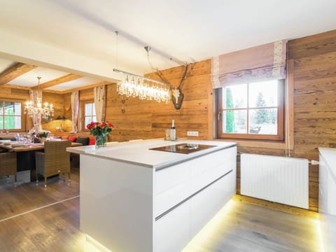 Chalet | Private kitchen | Highchair