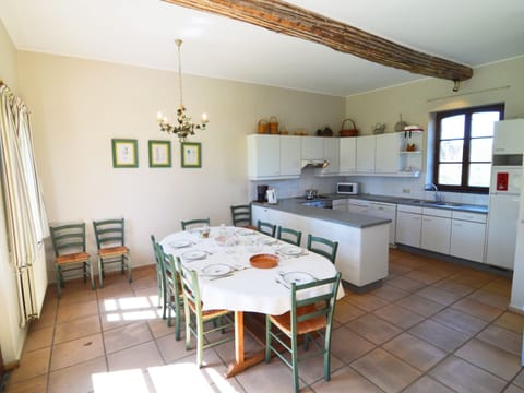 Cottage | Private kitchen | Highchair