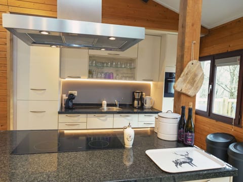 Chalet | Private kitchen | Stovetop, highchair