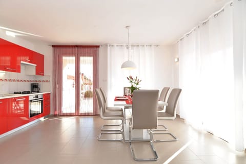 Standard Apartment, 2 Bedrooms (20342) | Private kitchen | Fridge, microwave, oven, stovetop