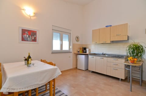 Standard Apartment, 1 Bedroom (20374) | In-room dining