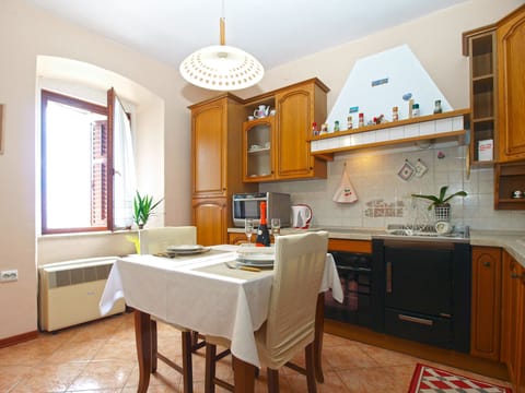 Standard Apartment, 1 Bedroom (22989) | In-room dining