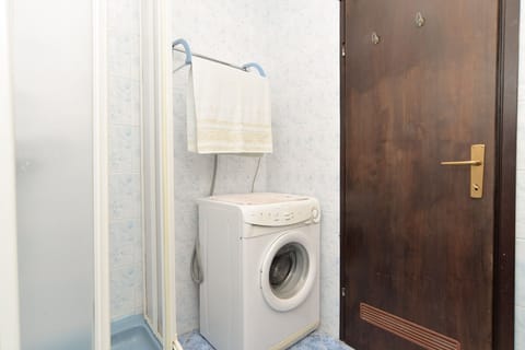 Standard Apartment, 1 Bedroom (23657) | Laundry