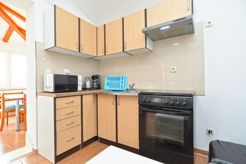 Standard Apartment, 2 Bedrooms (27397) | Private kitchen | Fridge, microwave, oven, stovetop