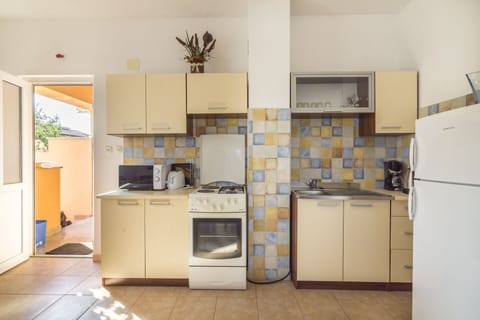 Standard Apartment, 1 Bedroom (27393) | Private kitchen | Fridge, microwave, oven, stovetop