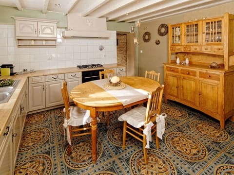 Cottage | Private kitchen | Highchair