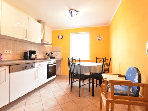 House | Private kitchen | Electric kettle, highchair
