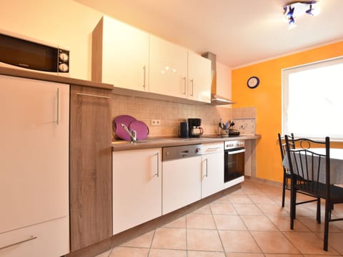 House | Private kitchen | Electric kettle, highchair