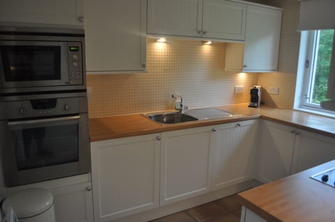 Kitchen with micro, oven, coffee machine, waste disposal etc