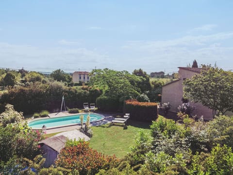 Plant, Sky, Cloud, Plant Community, Building, Swimming Pool, Tree, Water, Land Lot, Vegetation