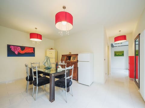 Table, Property, Furniture, Interior Design, Orange, Wood, Architecture, Hall, Chair, Desk