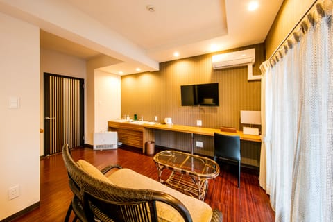 ASIA Twin Room | In-room safe, individually decorated, individually furnished, desk