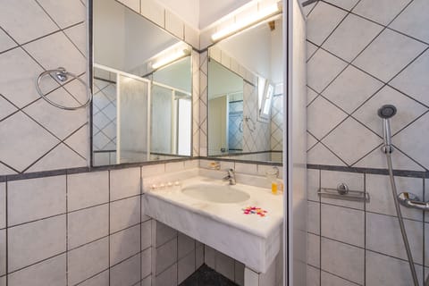 Standard Double Room, Balcony (Twin Bed) | Bathroom | Combined shower/tub, deep soaking tub, rainfall showerhead, hair dryer