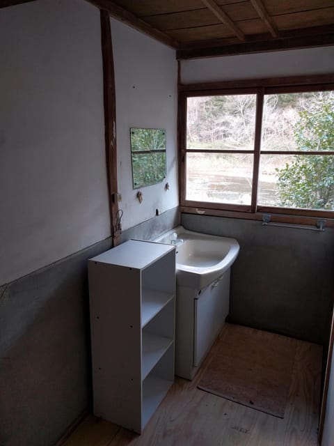 Japanese Style Room | Bathroom sink