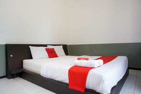 Double Room (RedDoorz)