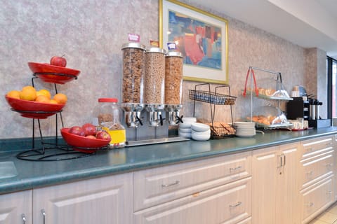 Free daily continental breakfast