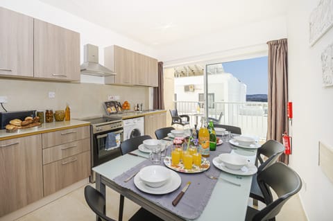 Apartment, 2 Bedrooms (1) | Private kitchen | Full-size fridge, microwave, oven, stovetop