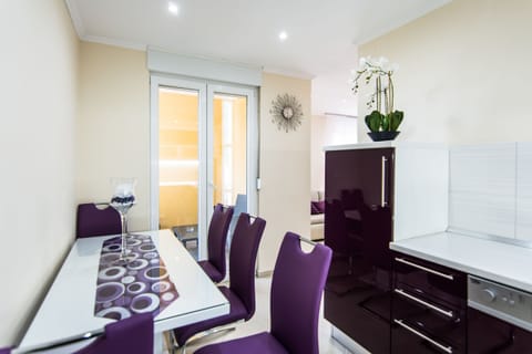 Apartment (A1) | Private kitchen | Fridge, oven, stovetop, dishwasher