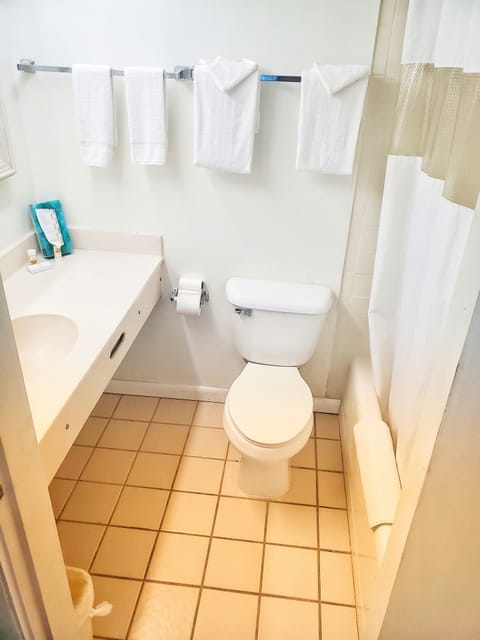 Standard Room, 2 Double Beds | Bathroom | Towels