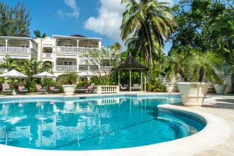 2 outdoor pools, sun loungers