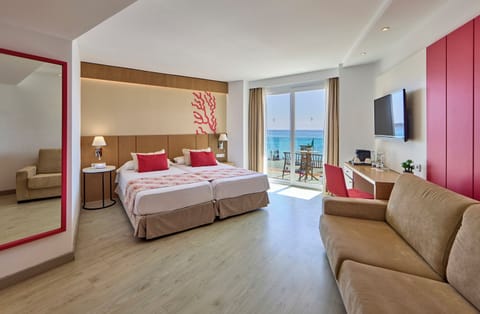 Superior Twin Room, Sea View | Desk, free WiFi, bed sheets