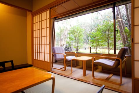 Japanese Style Room | Garden view